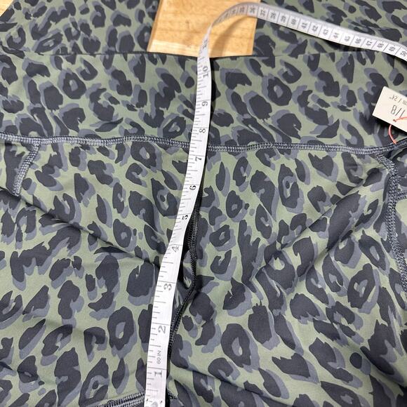Sweaty Betty NWT Zero Gravity 7/8 Running Leggings Olive Leopard Size XL Sculpt - Picture 11 of 12
